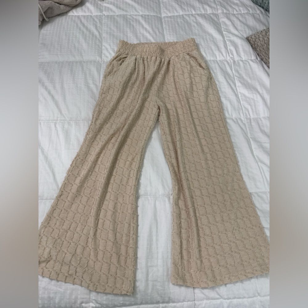 Beige See and Be Seen Textured Wide-Leg Pants size small NWOT